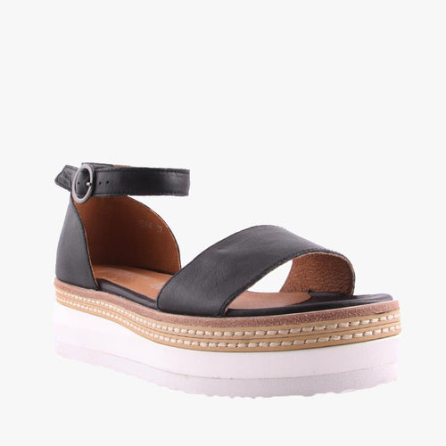 Women's strappy sandal